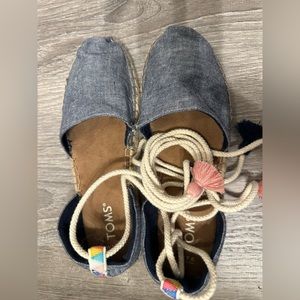 Toms Lace up flats